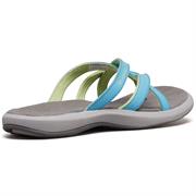 Let sommer-sandal med smalle feminine remme
