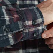 Övik Twill skjorten har napper af genanvendt polyester