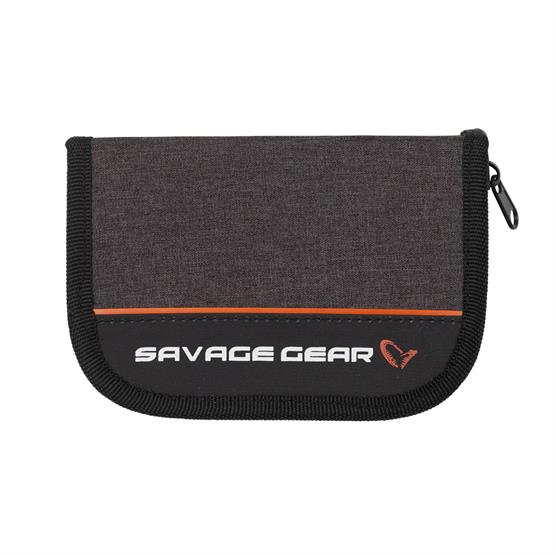 Savage Gear Zipper Wallet 1 er en perfekt mappe til at medbringe sine agn ud på kysten.